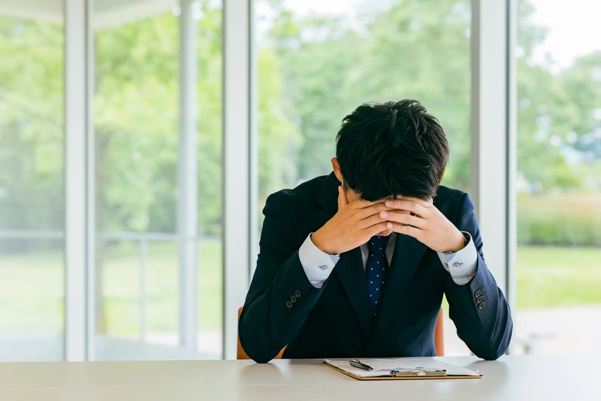 職場にストレスを感じる社員